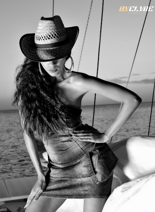 Robe en jeans et chapeau