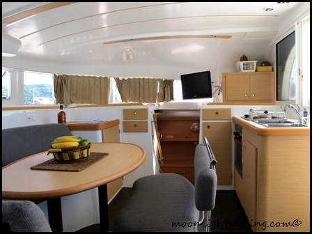 Catamaran Lagoon 380