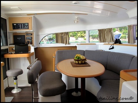 Catamaran Lagoon 380