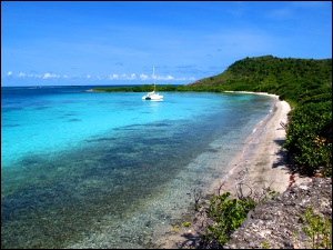 Catamaran Kawai au mouillage de Saline Island